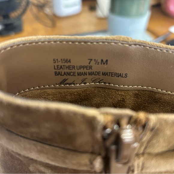 BELLA VITA Women’s Brown Chain Link Diaz Almond Block Heel Leather Booties 7.5M - Picture 6 of 10